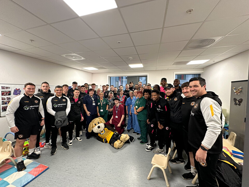 Gallery | Newport County make hospital Christmas visit 