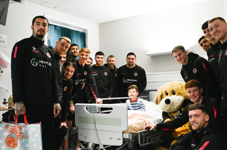 Gallery | Newport County make hospital Christmas visit 
