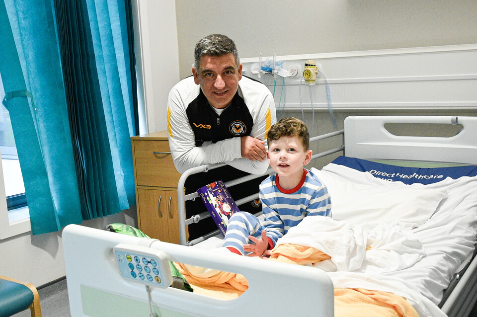 Gallery | Newport County make hospital Christmas visit 