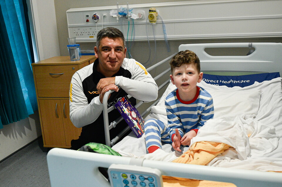 Gallery | Newport County make hospital Christmas visit 