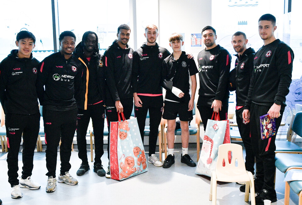 Gallery | Newport County make hospital Christmas visit 