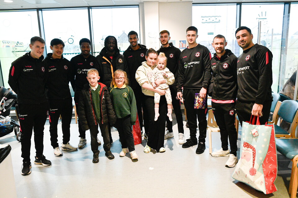 Gallery | Newport County make hospital Christmas visit 