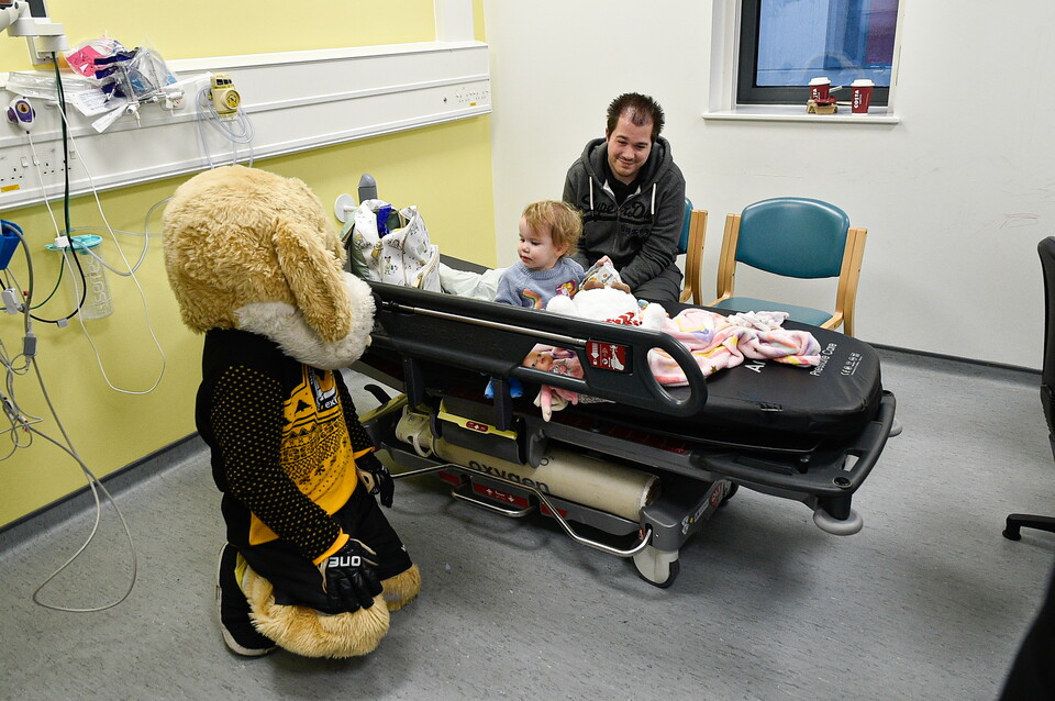 Gallery | Newport County make hospital Christmas visit 