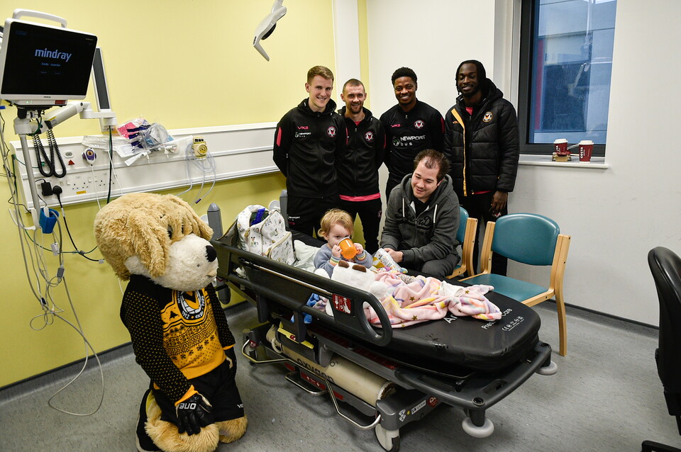 Gallery | Newport County make hospital Christmas visit 