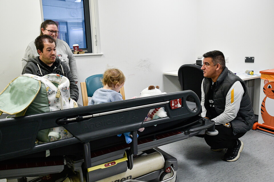 Gallery | Newport County make hospital Christmas visit 