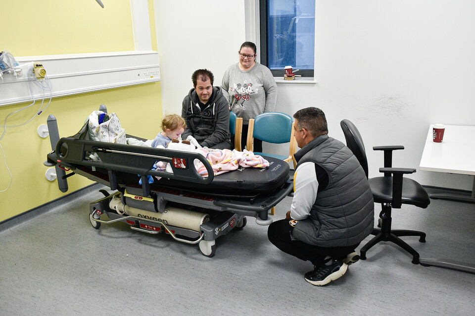 Gallery | Newport County make hospital Christmas visit 