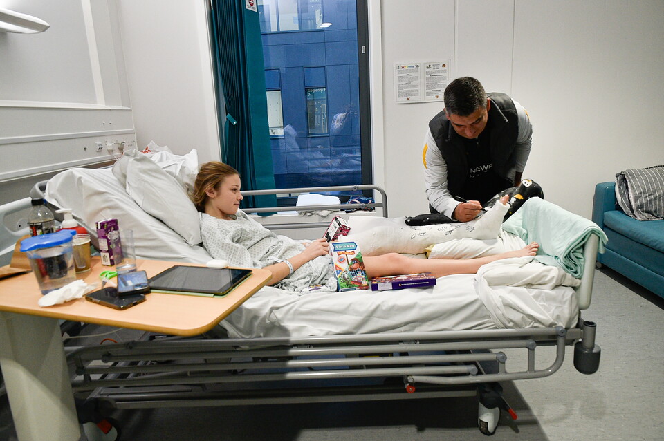 Gallery | Newport County make hospital Christmas visit 