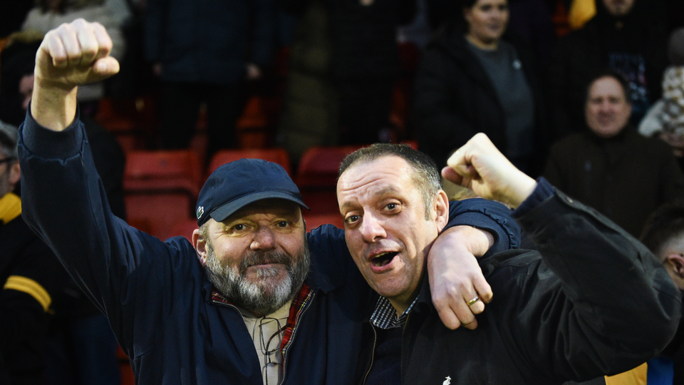 Fans crewe (A)