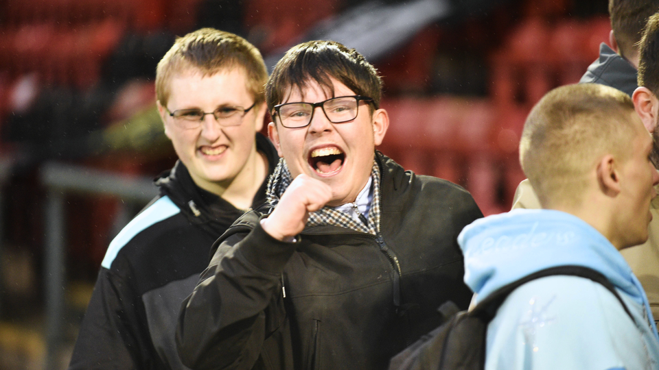 Fans crewe (A)