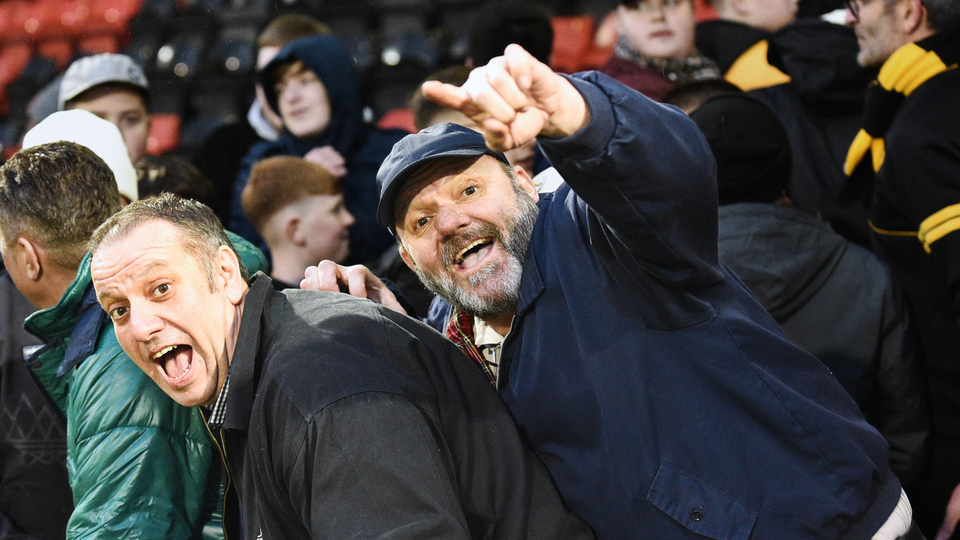 Fans crewe (A)
