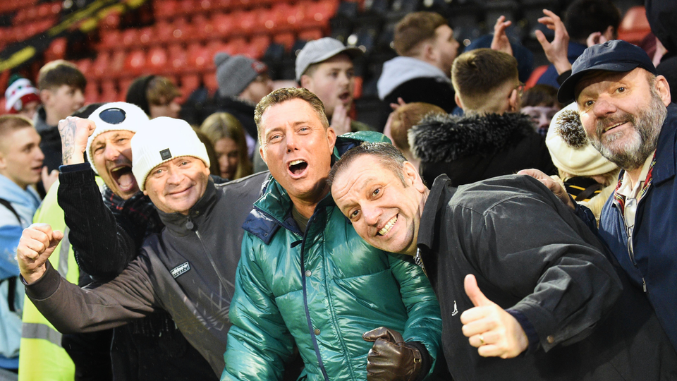 Fans crewe (A)