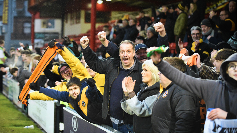 Fans crewe (A)