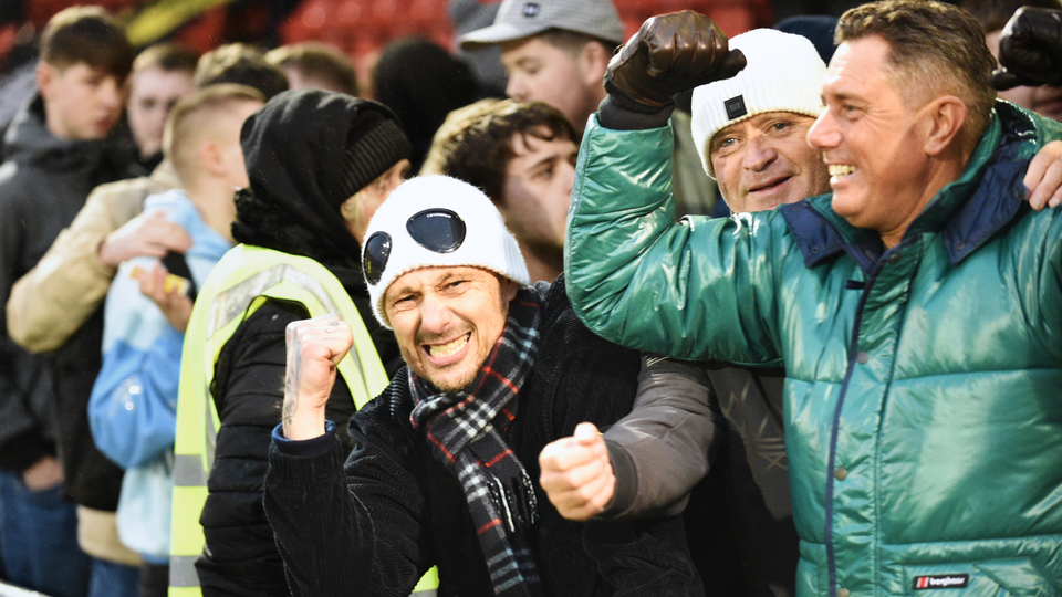 Fans crewe (A)