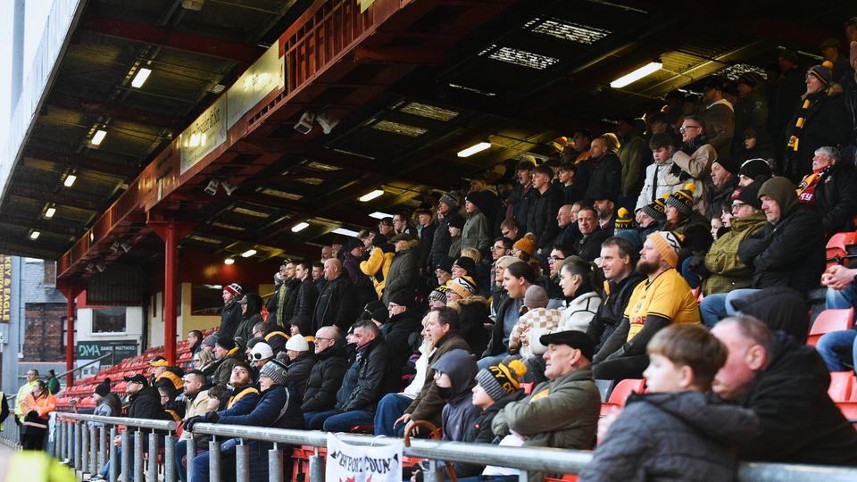 Fans crewe (A)