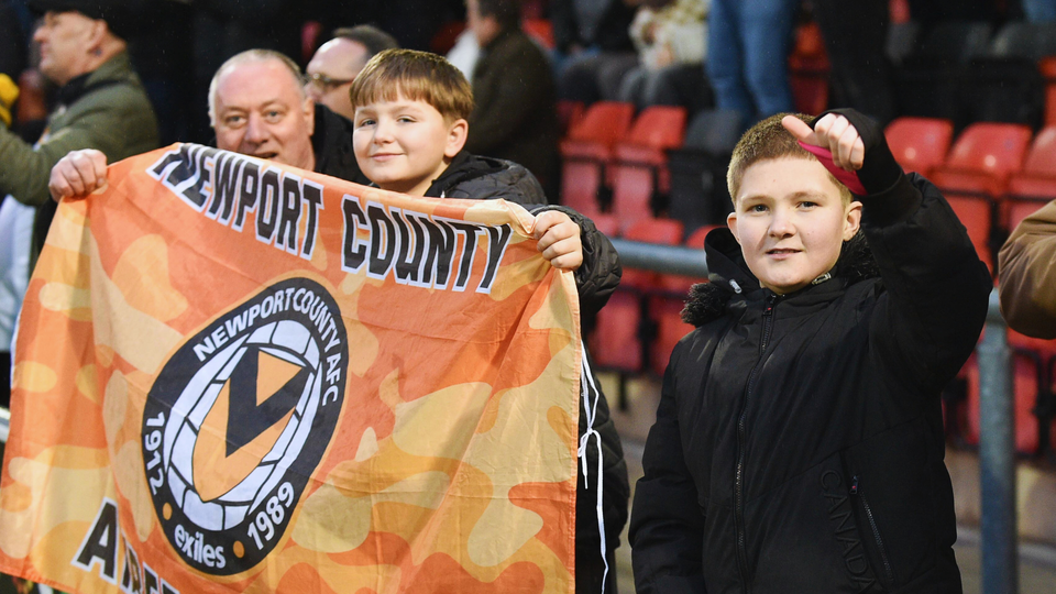 Fans crewe (A)