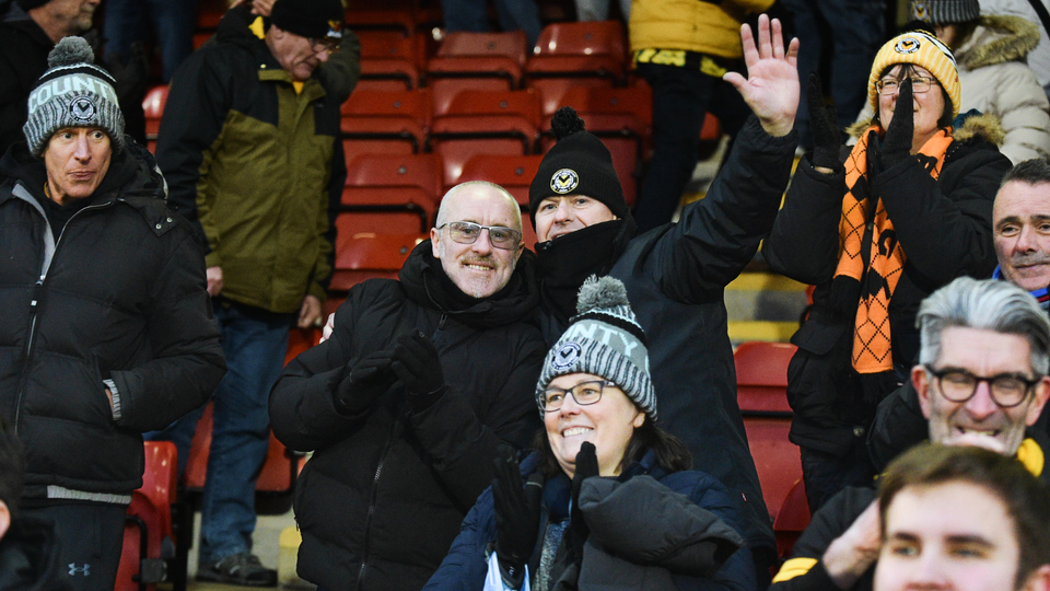 Fans crewe (A)