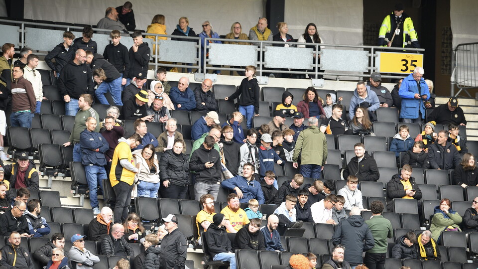 Fan Gallery | MK Dons vs. Newport County 