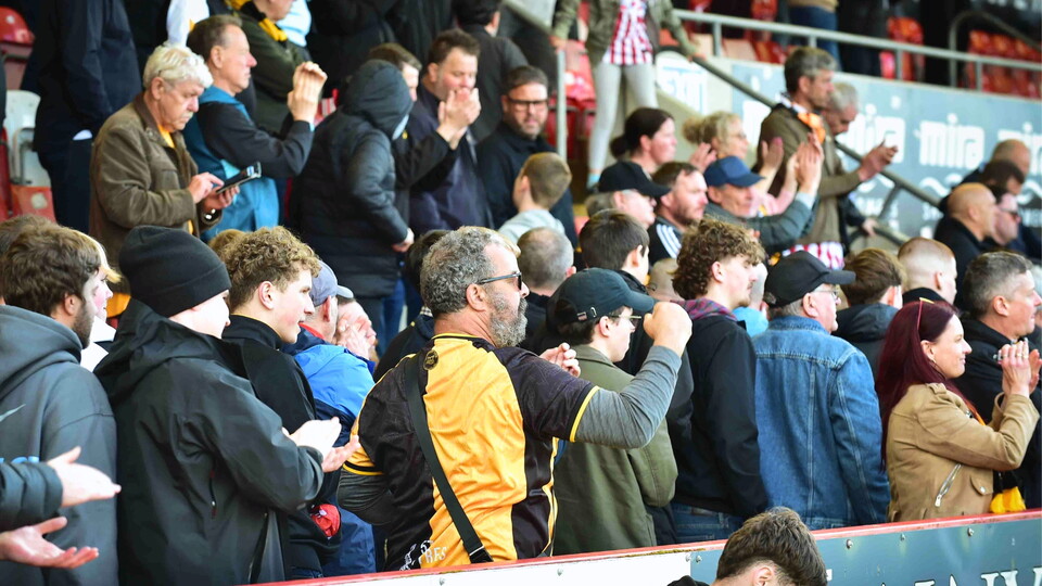 fan gallery | Cheltenham (A)